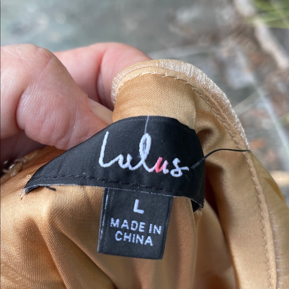 Lulu’s gold ruffled organza Radiant arrival maxi dress - Picture 6 of 7